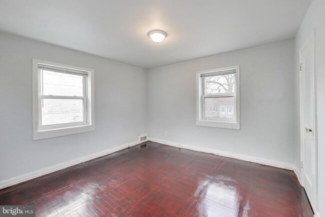 Building Photo - 903 S Irving St