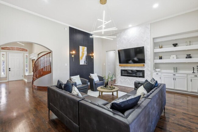 Building Photo - 4843 Golfside Dr