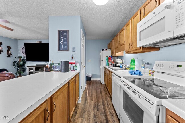 Building Photo - 702 Glendale Dr