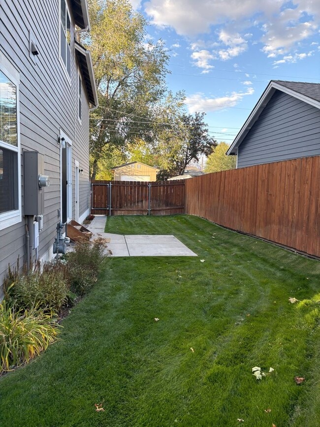 Building Photo - Spacious Lewis & Clark 4-Bedroom Home 2 WE...