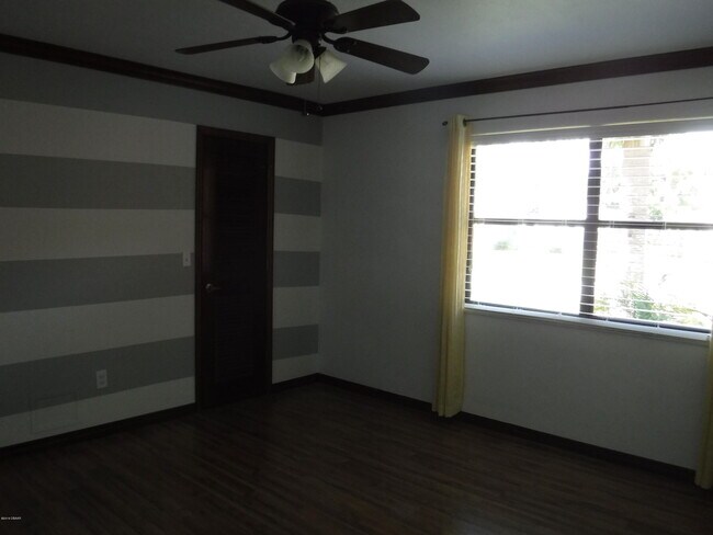 Building Photo - 176 Gull Cir N