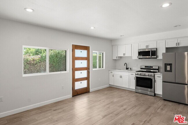 Building Photo - 2231 Laverna Ave