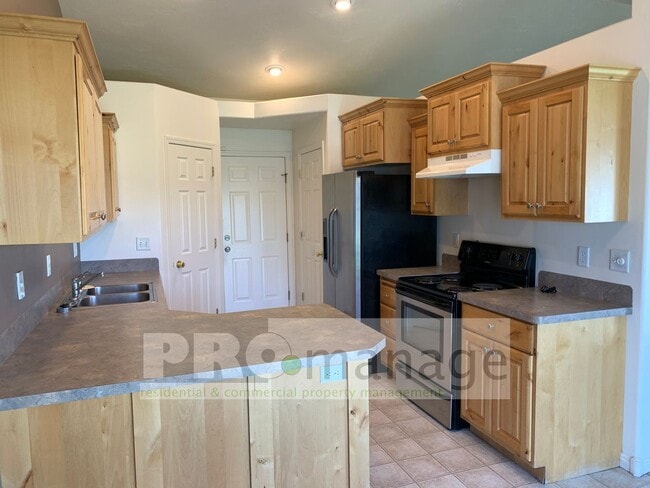 Building Photo - 3 Bed / 2 Bath Townhome w/ 2 Car Garage  - Ammon