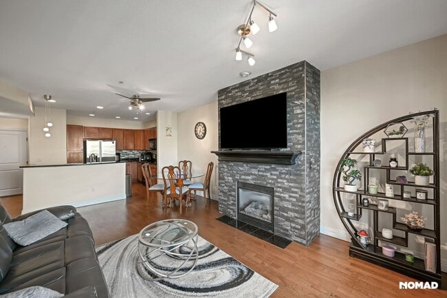 Building Photo - Charming 1.5BR Condo in Englewood