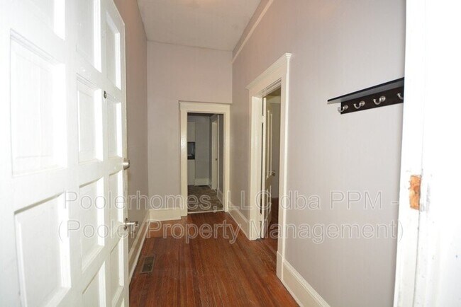 Building Photo - 536 E Waldburg St