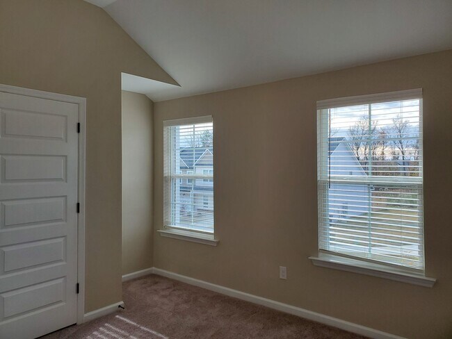 Building Photo - Brand New 4 Bedroom Townhome in Ammenities Community