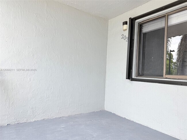 Building Photo - 16511 Blatt Blvd