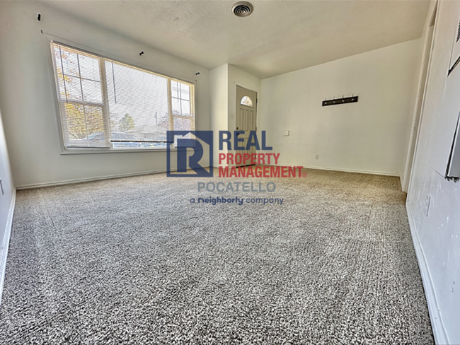 Building Photo - MOVE IN SPECIAL - Newly remodeled - 3 Bedr...