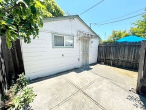 Building Photo - $1,550 Monthly, Studio apartment walking distance to down town Santa Rosa