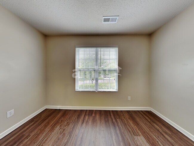 Building Photo - 3087 Canterbury Park Dr