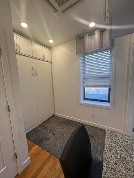 Building Photo - 16 5th St