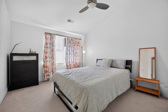 Building Photo - Spacious 3BR Condo in Westborough