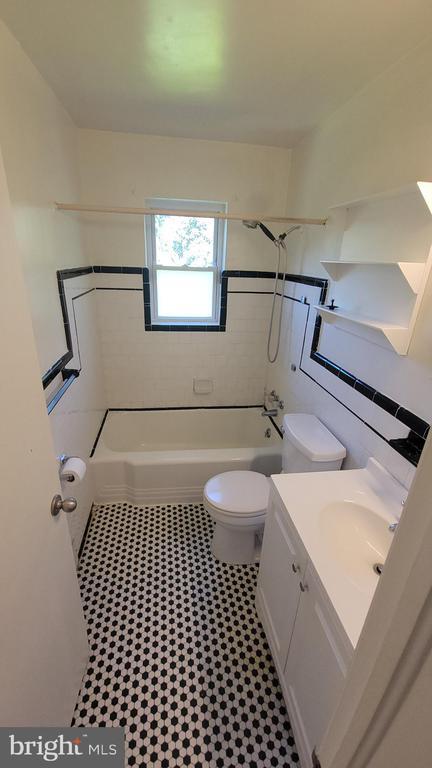 Building Photo - 627 Biggs Ave