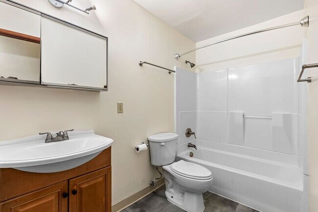 Building Photo - 121A SE 30th Pl