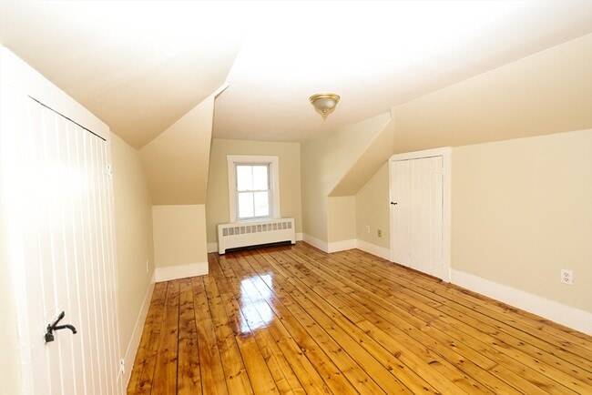 Building Photo - 354 Pond St