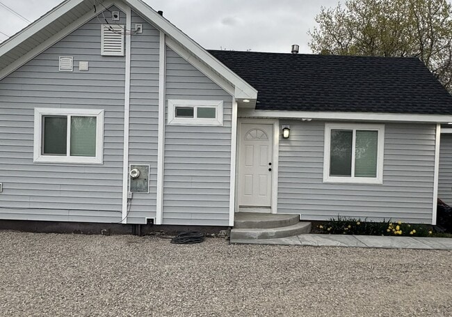 Building Photo - Completely Remodeled 4 Bed, 2 Bath Country Home – 1.5 Acres – Horse & Livestock Friendly!