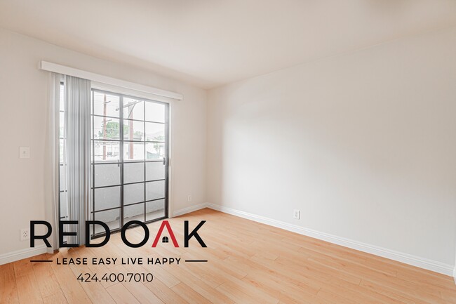 Building Photo - 4651 Cahuenga Blvd