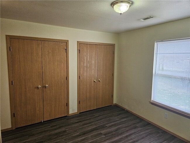 Building Photo - 616 Sadie Ln