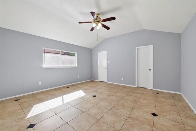 Building Photo - 1842 Freshmeadow Dr