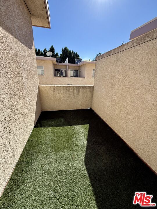 Building Photo - 10215 Variel Ave