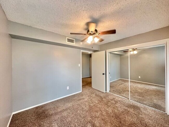 Building Photo - 2 Bed 1 Bath Apartment in South Tyler!