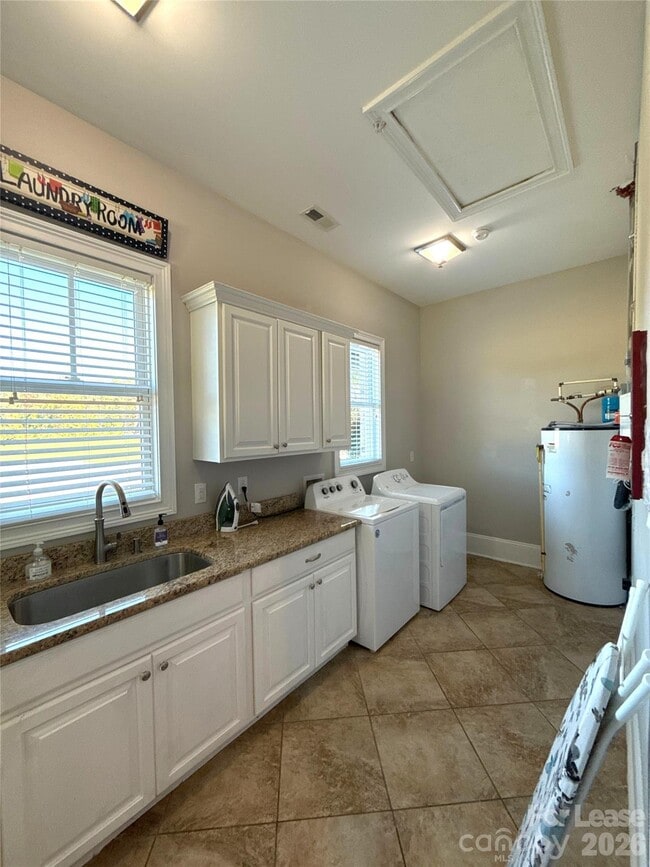 Building Photo - 13931 Thompson Rd