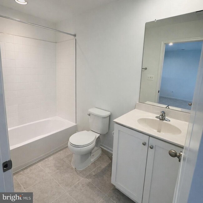 Building Photo - 58 Bolingbroke Wy