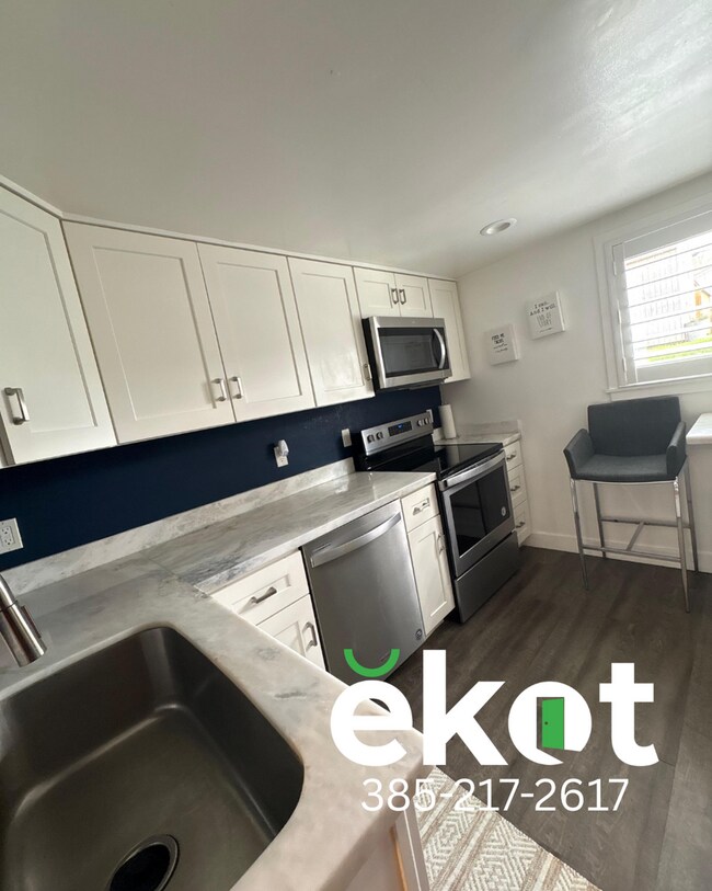 Building Photo - Birtok-500 South-1267