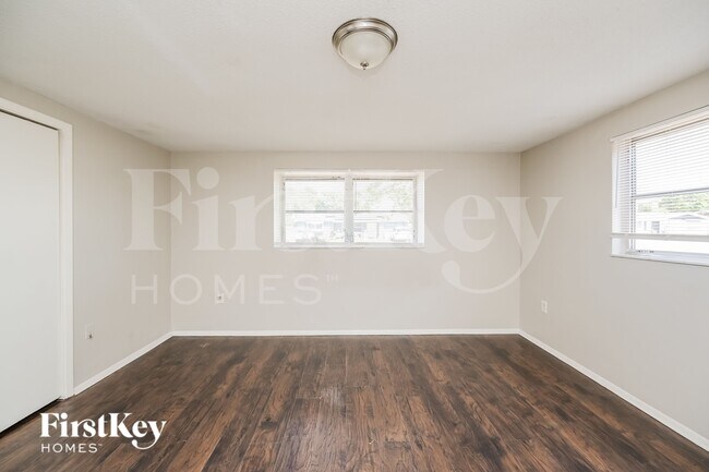 Building Photo - 10905 Kingsbridge Rd