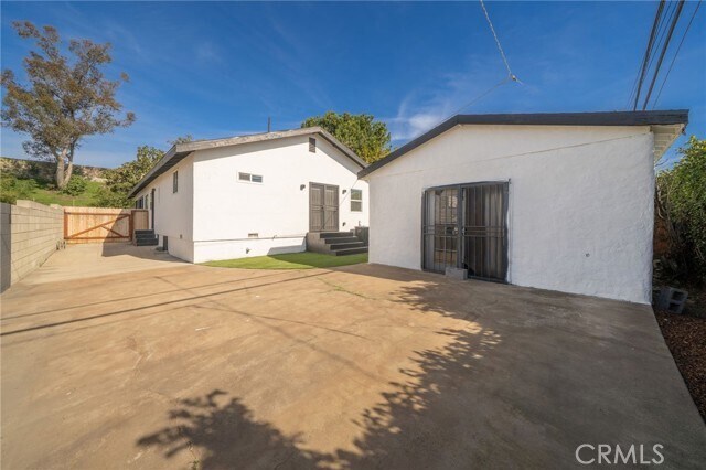 Building Photo - 1946 Corson St