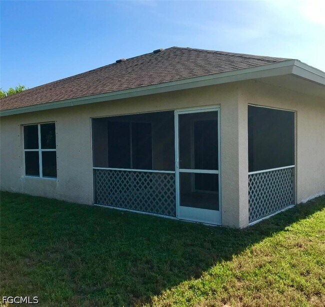 Building Photo - 4330 SW 7th Pl