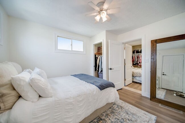 Building Photo - Massive 10 Bedroom Newly Renovated House P...