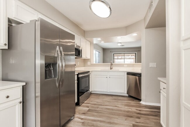 Building Photo - 13833 W Keim Dr