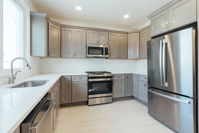 Building Photo - 27 W 52nd St