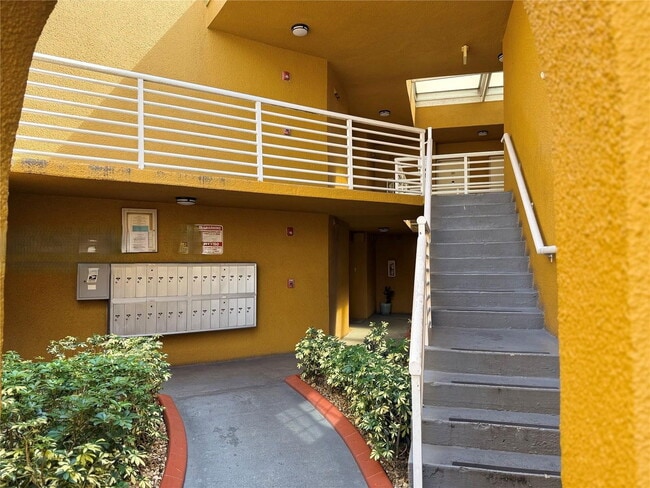 Building Photo - 9725 Fontainebleau Blvd