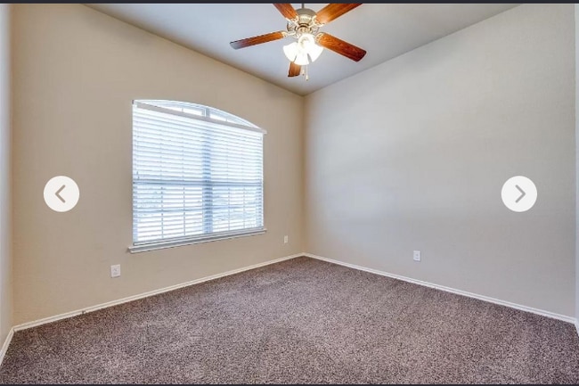 Building Photo - 2025 Lake Vista Dr