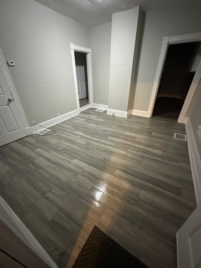 Building Photo - 3 BEDROOM 1 BATH NEWLY REMODELED in HAMILTON