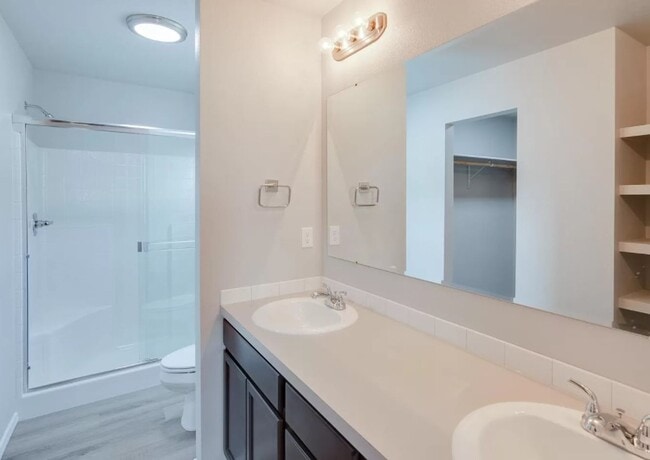 Building Photo - Beautiful brand new 3 bed/2.5 bath home in...