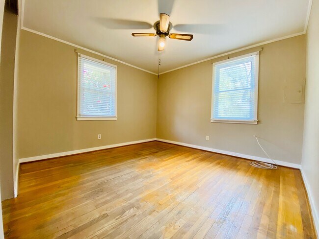 Building Photo - 4663 Rosewood Dr