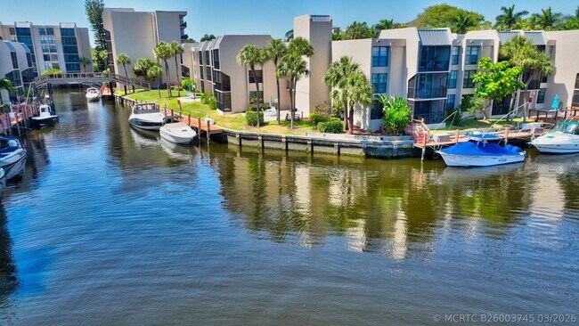 Building Photo - 20 Royal Palm Way