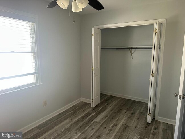 Building Photo - 223 E 8th Ave