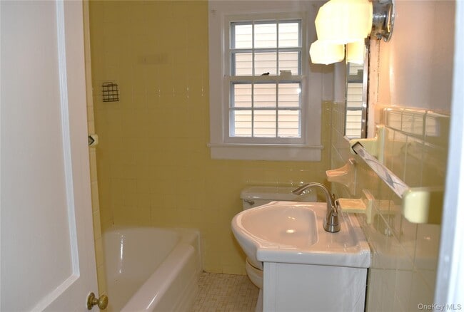 Building Photo - 69 Melrose Ave