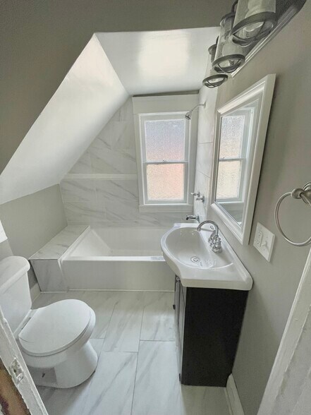 Building Photo - 2105 Murray Hill Rd