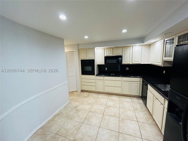 Building Photo - 5825 Collins Ave
