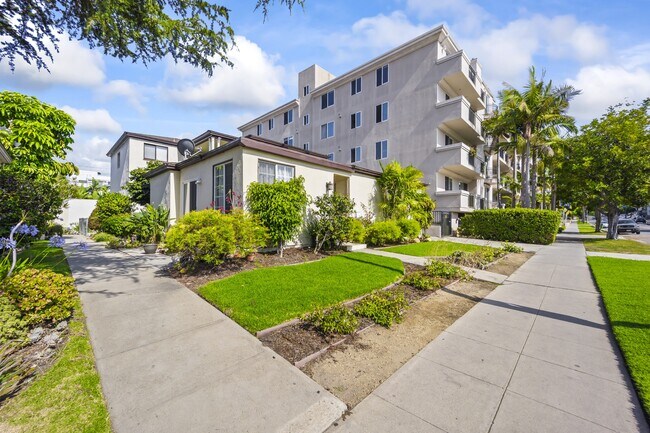 Building Photo - 1444 S Beverly Dr