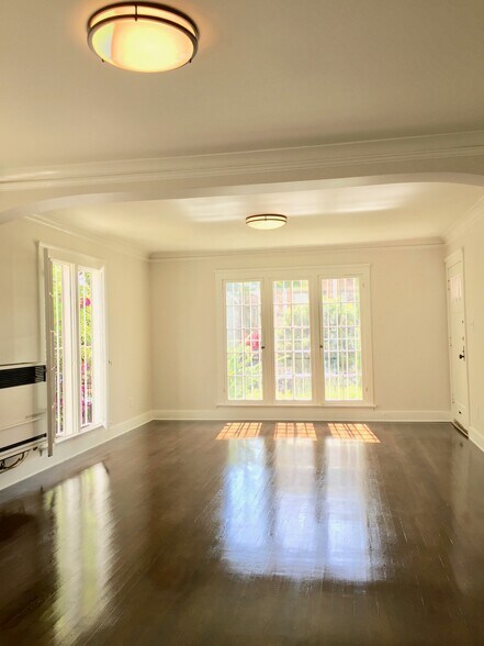 Building Photo - 162 S Catalina St