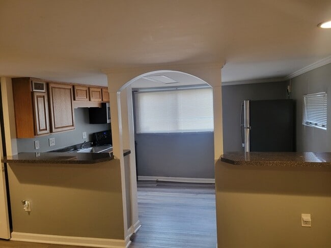 Building Photo - Grandview unit B