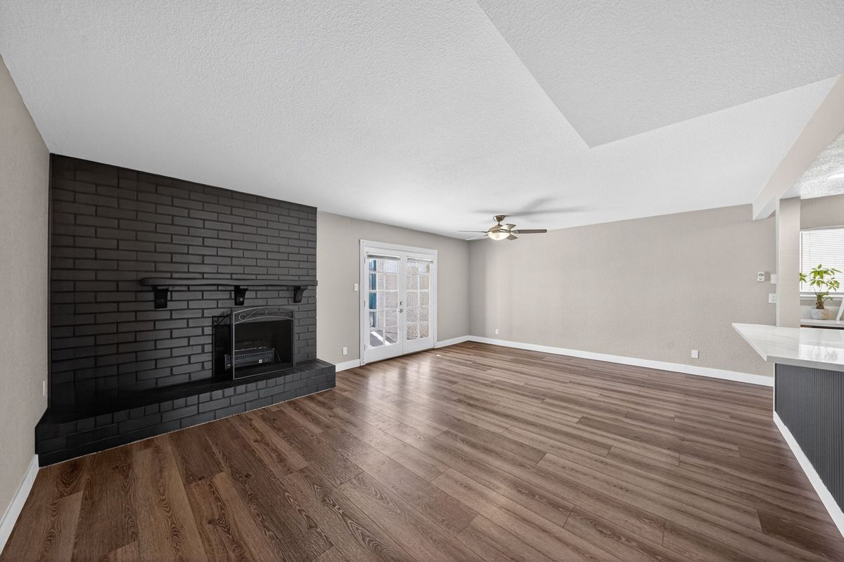 Building Photo - 809 Peacock Ct