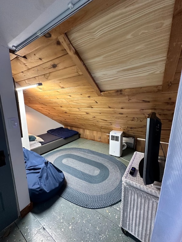 Building Photo - 11 Lower Beach Rd