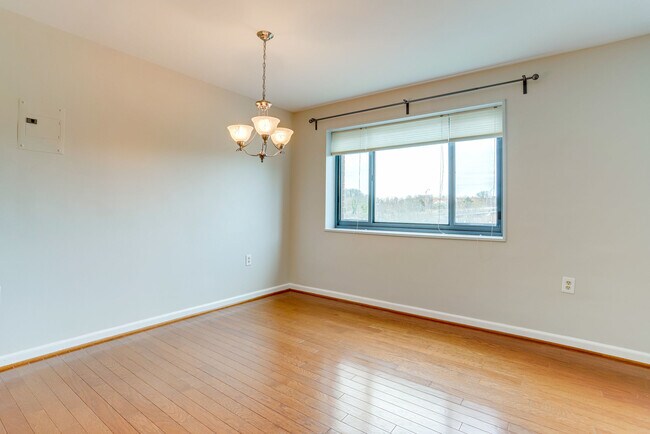 Building Photo - 1300 S Arlington Ridge Rd